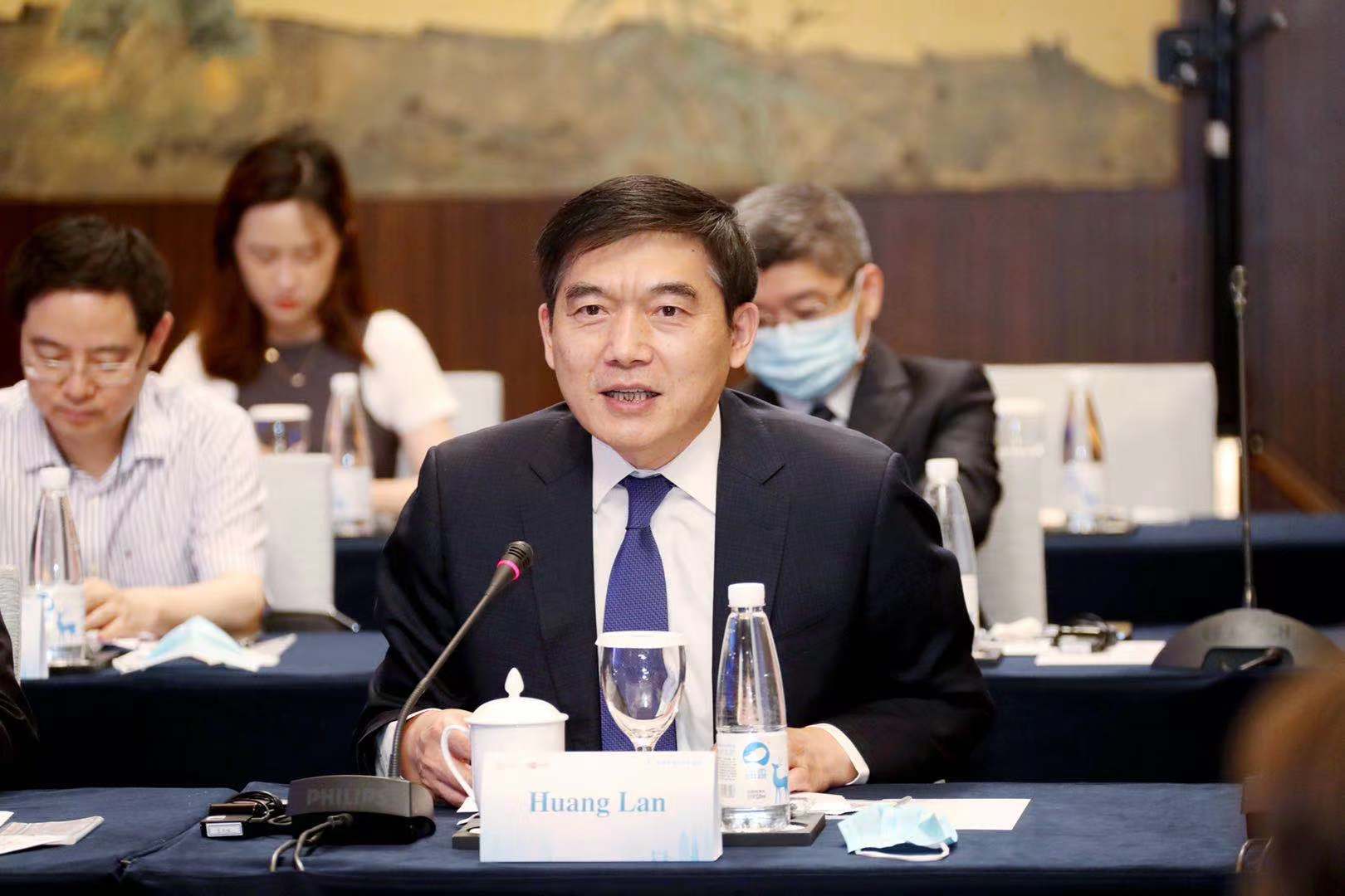 Mr HUANG Lan, Deputy Secretary General of Jiangsu Provincial People’s Government, delivered opening remarks 